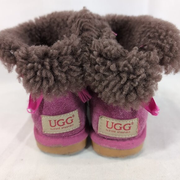 UGG Auzland Sheepskin Pink Boots Booties Girls Youth 9/10 EU 29 Short Bow - Picture 2 of 14